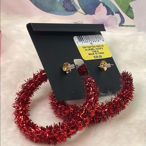 NWT INTERNATIONAL CONCEPTS GOLD TONE MEDIUM RED TINSEL HOOP EARRINGS - Picture 5 of 6